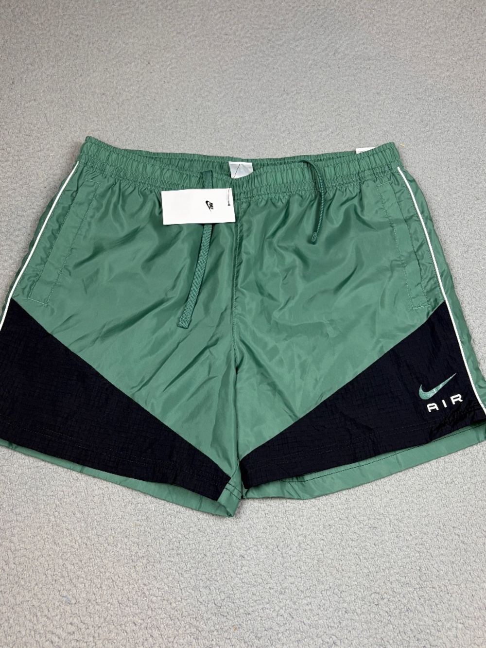 NWT Nike Air Athletic Shorts Mens Size XL Green Swim Beach Drawstring